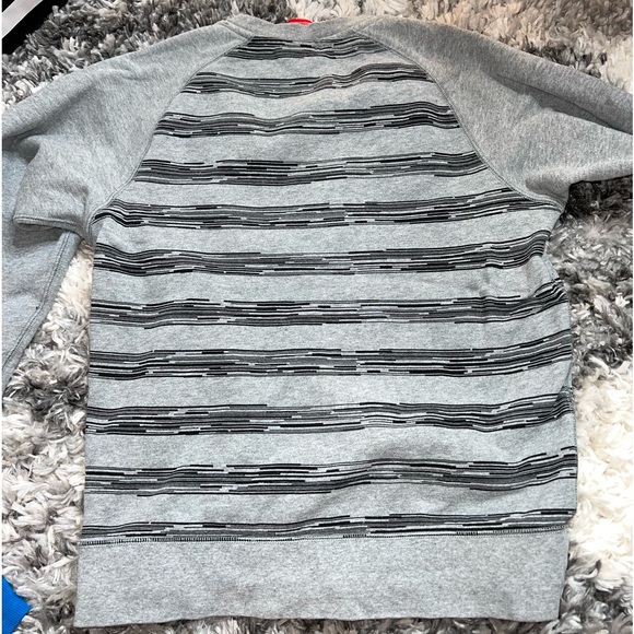 Vintage Nike Women’s Gray and Black Strip Crewneck Sweatshirt - Picture 7 of 7